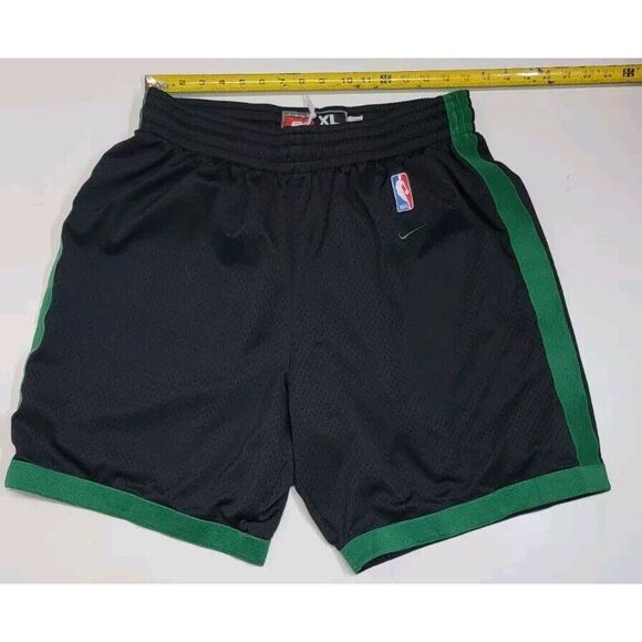Nike Team Boston Celtics 63 Heavy Warm Up‎ Basketball Shorts Vintage 90s Mens XL - Picture 1 of 4